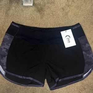 NWT Zyia Active Black & Camo 5 Star Short